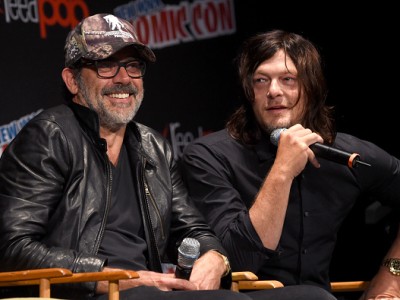  Jeffrey Dean Morgan and Norman Reedus speak onstage at AMC presents 'The Walking Dead' at New York Comic Con at The Theater at Madison Square Garden on October 8, 2016 in New York City. 