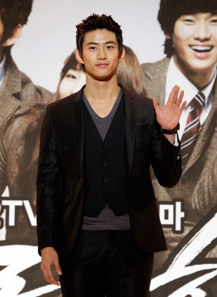 2PM member Taecyeon attends a press conference for drama "Dream High."