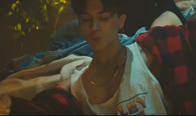 A still frame from Song Min Ho's single titled "BODY".