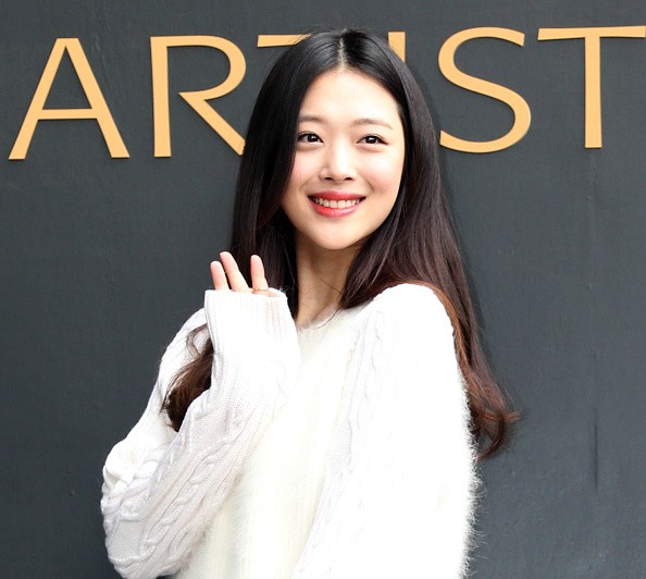 South Korean artist Sulli posesduring the K-Beauty Close-up by ARTISTRY at Dongdaemun Square.