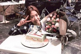 Actress Park Shin-hye smiles after wrapping up filming for 