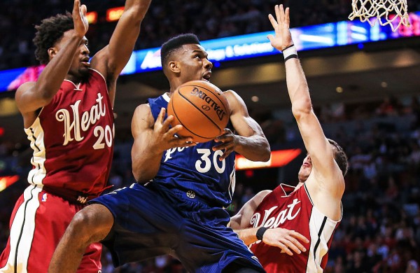 Former New Orleans Pelicans point guard Norris Cole (middle)