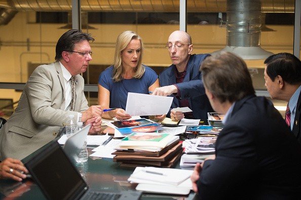 Jim Clemente, Laura Richards and James Fitzgerald analyze crime scene photos along with the expert team. THE CASE OF: JONBENÉT RAMSEY, premiering September 18, 2016 on CBS Television Network