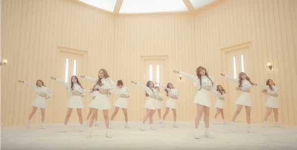 Official MV of Cosmic Girls' 'Mo Mo Mo.' The group was formed by Starship Entertainment and debuted on Feb. 25, 2016.