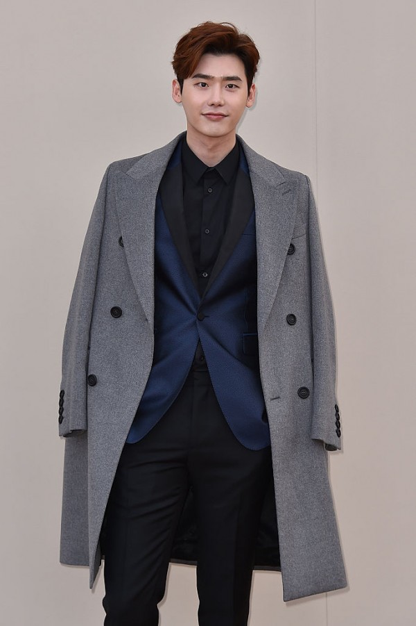 Lee Jong Suk wearing Burberry attends the Burberry Menswear January 2016 Show on January 11, 2016 in London, United Kingdom. 