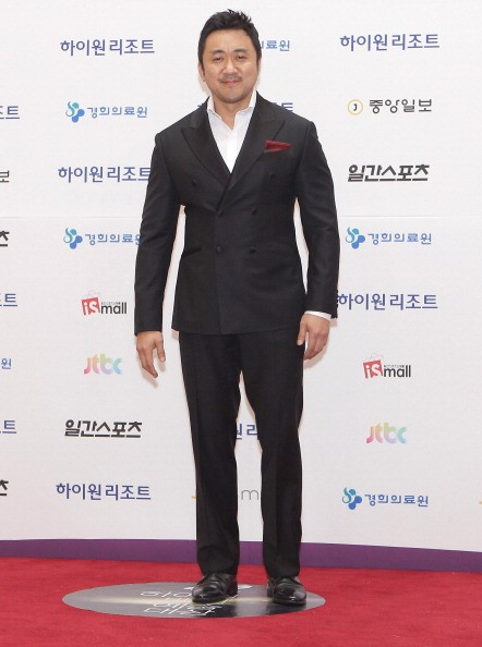 "The Neighbor" star Ma Dong Seok wins Best Supporting Actor award during the 49th Baeksang Arts Awards.