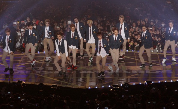 EXO performs at the 2013 MelOn Music Awards.