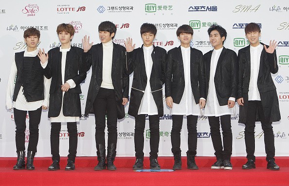 INFINITE arrives at the 24th Seoul Music Awards.