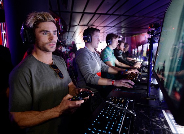 Actor Zac Efron played the video game "Battlefield 1" after a Electronics Arts news conference on June 12 in Los Angeles, California.