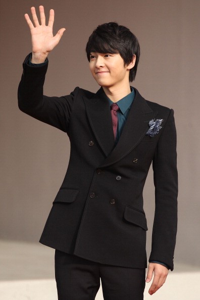 Actor Song Joong-Ki arrives at the 2011 Mnet Asian Music Awards