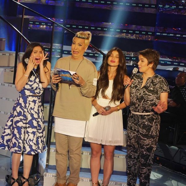 Mariel Rodriguez-Padilla with "It's Showtime" co-hosts Vice Ganda, Anne Curtis and Amy Perez