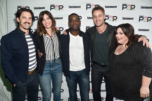  Actors Milo Ventimiglia, Mandy Moore, Sterling K. Brown, Justin Hartley and Chrissy Metz pose backstage during Entertainment Weekly's PopFest at The Reef on October 30, 2016 in Los Angeles, California. 