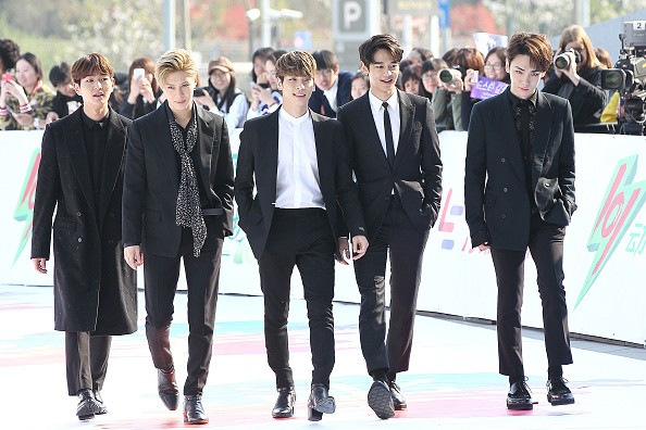 South Korean boy group SHINee pose on red carpet during the 23rd ERC Chinese Top Ten Awards ceremony on March 28, 2016 in Shanghai, China.