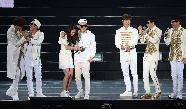 Hallyu stars Song Ji Hyo and Gary (3rd and 4th from the left) during the 2016 'Running Man' Live In Taiwan.