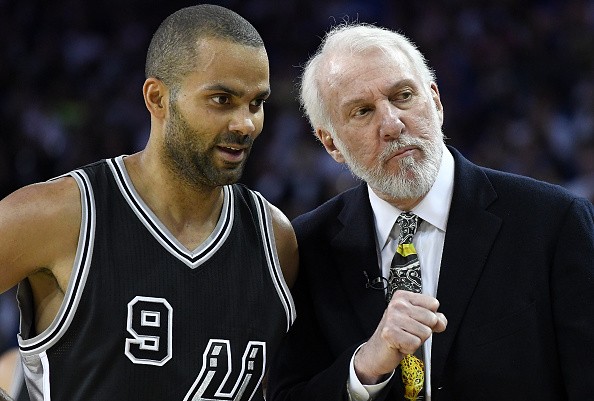 Head coach Gregg Popovich of the San Antonio Spurs talks with player Tony Parker #9 during the fourth quarter of an NBA basketball game against the Golden State Warriors at ORACLE Arena on October 25, 2016 Oakland, California. 