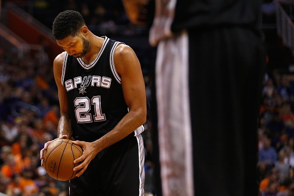 Tim Duncan #21 of the San Antonio Spurs shoots a free throw shot against the Phoenix Suns during the second half of the NBA game at Talking Stick Resort Arena on February 21, 2016 in Phoenix, Arizona. 