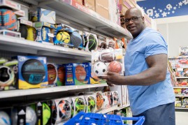 Shaquille O'Neal and Toys for Tots Celebrate the Holidays with a Shopping Spree at Toys 'R' Us