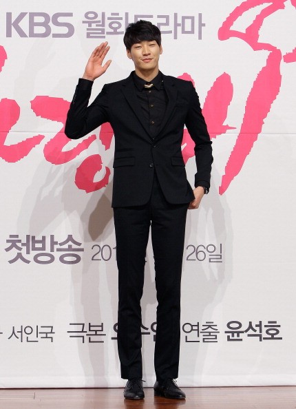 Actor Kim Young Kwang arrives at the press conference of "Love Rain."