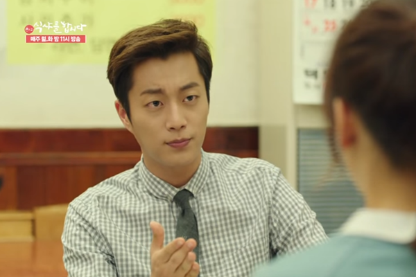 Yoon Doo Joon stars as food blogger Goo Dae Young in another tvN show, "Let's Eat." 