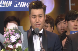 Kim Jong Min delivers his acceptance speech after winning the Grand Award at the 2016 KBS Entertainment Awards