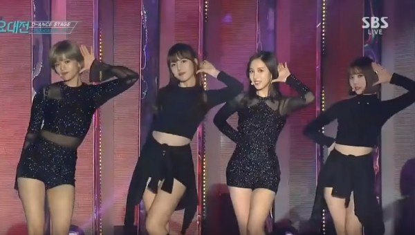 TWICE and G-Friend perform "Tell Me" at the "2016 SBS Gayo Daejun."