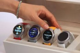 Samsung files two new smartwatch patents, one featuring a foldable display
