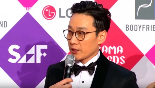 Comedian Lee Hwi Jae arrives at the "2016 SBS Drama Awards."