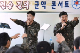 Eunhyuk is joined by fellow Super Junior member Shindong, in a performance while in the army.