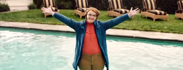 Sharon Purser returns as Barb from "Stranger Things" in the 2017 Golden Globe Awards opening number.