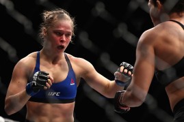 Retired boxing superstar Floyd Mayweather said that he is open to helping Ronda Rousey recover from the devastating loss to Amanda Nunes at UFC 207.