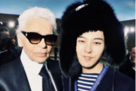G-Dragon poses with Chanel's Karl Lagerfeld at the backstage of the fashion show. 