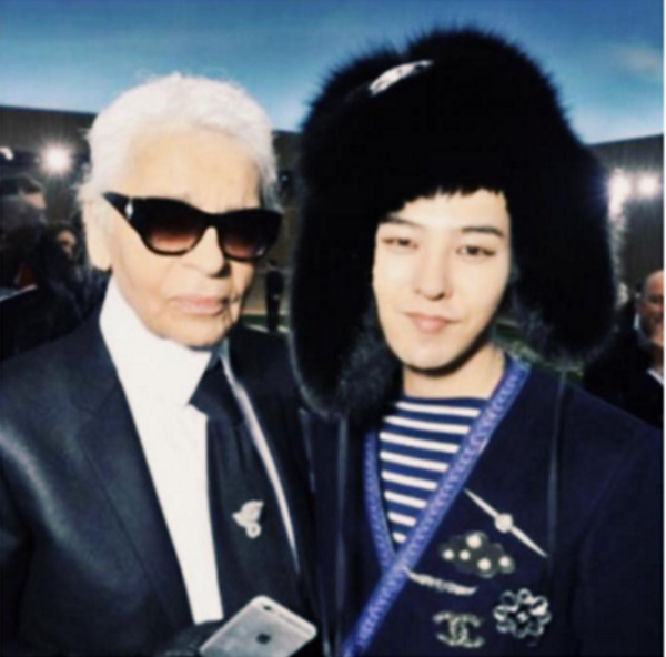 G-Dragon poses with Chanel's Karl Lagerfeld at the backstage of the fashion show. 