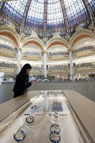 The image features the Apple watch’s The Galeries Lafayette Store in Paris.