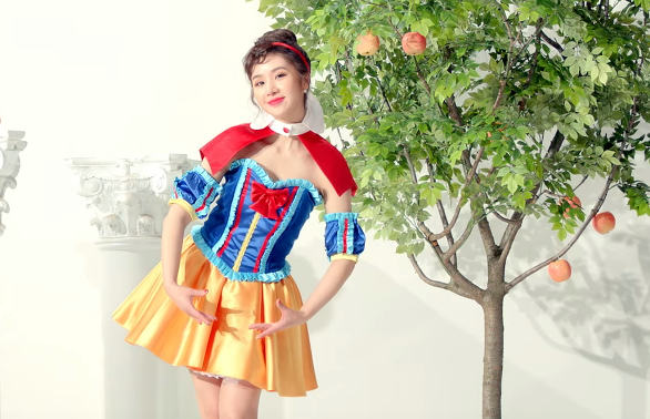 Cao Lu in Fiestar's "Apple Pie" MV from their latest single. 