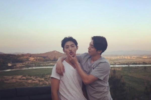 Actors Nam Joo Hyuk and Ji Soo showing their bromance in a photo.