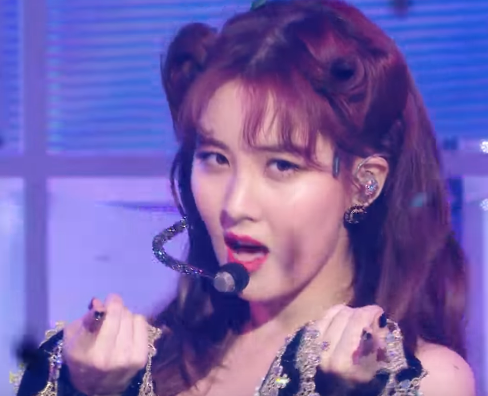 SNSD's Seohyun in a live performance of "Don't Say No" in the Jan. 20, 2017 episode of MBC's Music Core. 
