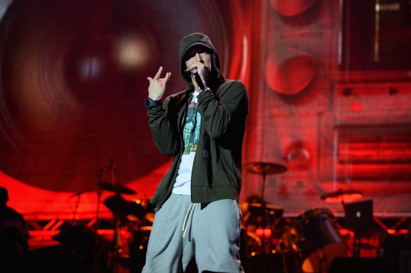 Eminem New Album News: ‘Campaign Speech’ Rapper Welcomes New Artists; Threatened By Oscar De La Hoya?