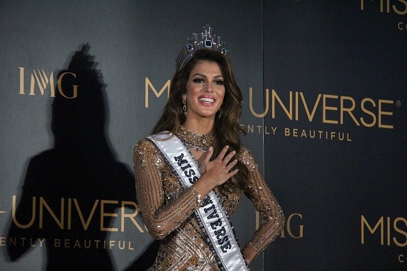 The image features Miss France Iris Mittenaere, the new Miss Universe 2016.