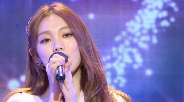 Model-turned-actress Lee Sung Kyung singing Fergie's "Finally" during the 2015 MBC Drama Acting Awards.