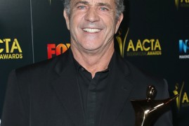 Director Mel Gibson posed with award for Best Direction for Hacksaw Ridge at The 6th AACTA International Awards on Jan. 6 in Los Angeles, California. 