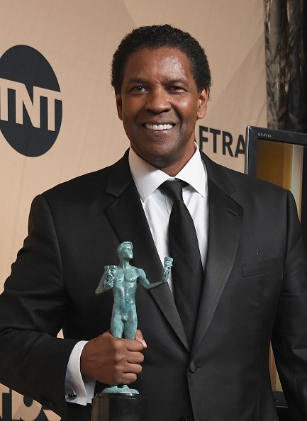 Actor Denzel Washington, winner of the Outstanding Performance by a Male Actor in a Leading Role award for “Fences,” posed in the press room during the 23rd Annual Screen Actors Guild Awards at The Shrine Expo Hall on Jan. 29 in Los Angeles, California. 