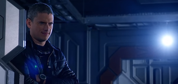 Leonard Snart aka Captain Cold returns as Rory's hallucination in "Legends of Tomorrow" Season 2 episode 8.
