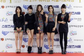 Korean girl group 4Minute arrives at the 21st High1 Seoul Music Awards.