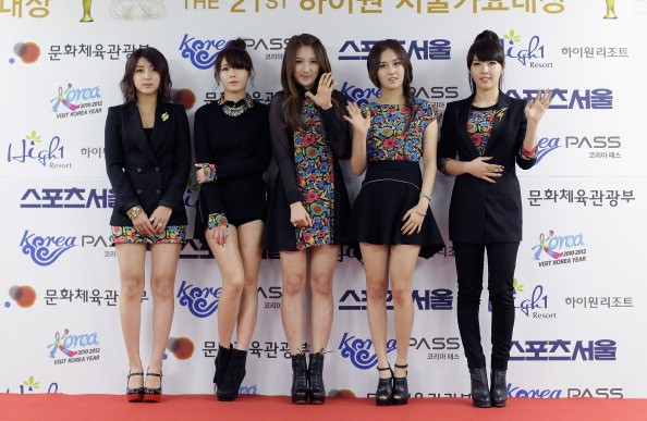 Korean girl group 4Minute arrives at the 21st High1 Seoul Music Awards.