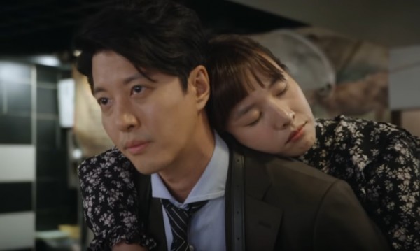 New couple Jo Yoon Hee and  Lee Dong Gun in one of the episodes of 'Laurel Tree Tailors'.