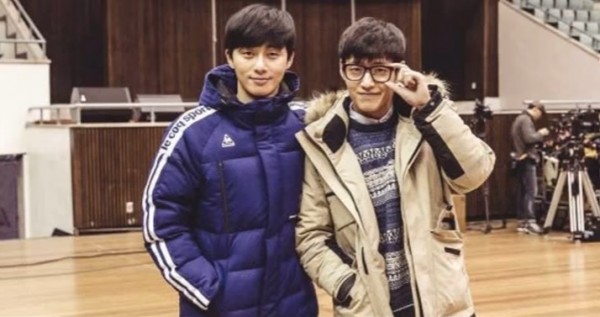 Korean actors Kang Ha Neul and Park Seo Joon on the first day of "Young Police" filming.