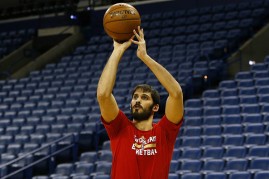  Omri Casspi warms up before his first game with Pelicans against the Houston Rockets on Feb. 23, 2017 in New Orleans, Louisiana. 