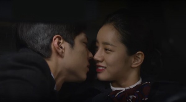 Park Bo Gum (L) and Hyeri's (R) kiss scene in 'Reply 1988.'