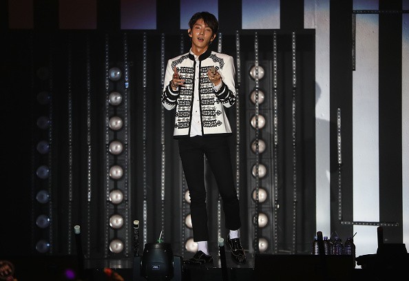 'Scarlet Heart Ryeo' actor Lee Joon Gi performs in front of his Singaporean fans during his Asian concert tour.