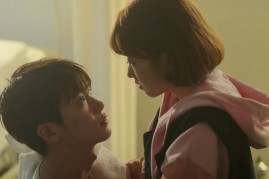 Park Hyung Sik (L) and Park Bo Young (R) getting cozy in an episode of 'Strong Woman Do Bong Soon.'